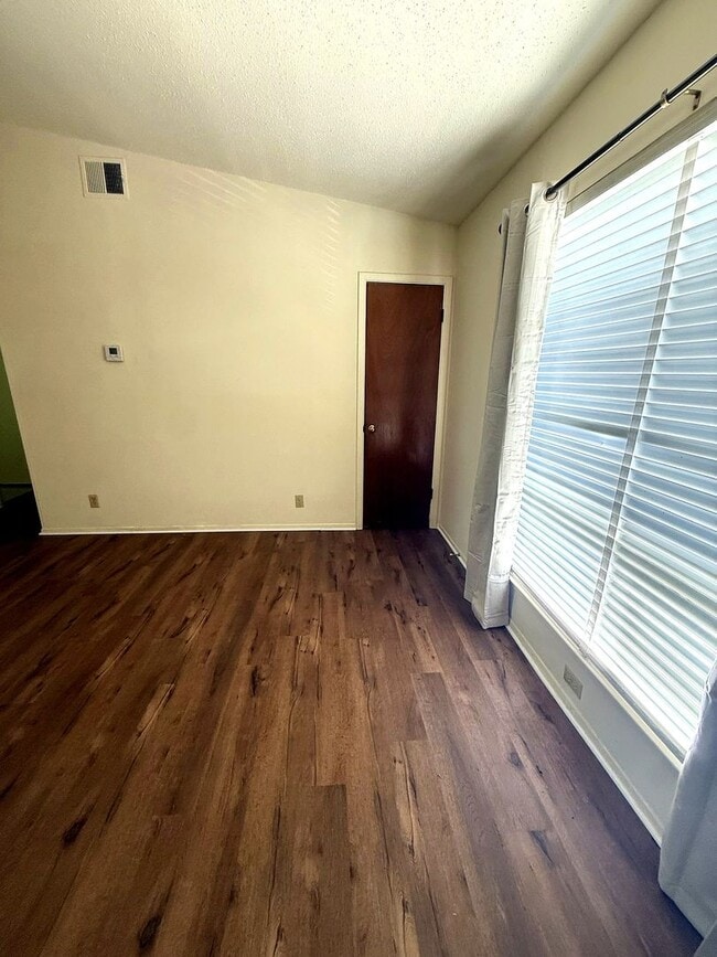 Photo - 603 Flournoy Dr Unit B