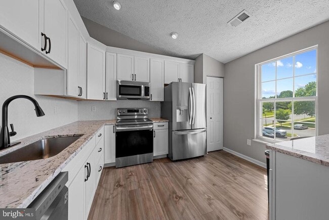 Photo - 5601 Avonshire Pl Unit M