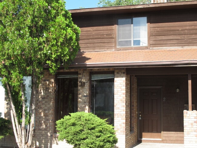 Building Photo - 3190 Hill Ave Unit #2 Rental