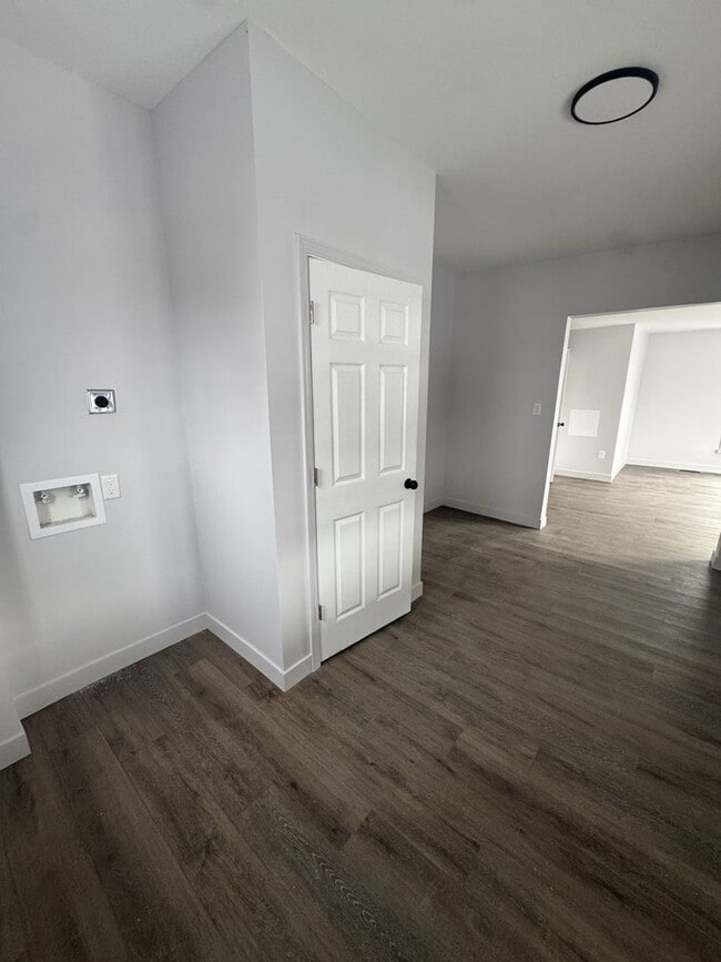 Photo - Welcome to this spacious 3-bedroom, 1-bathroom home located in the heart of Washington Courthouse...