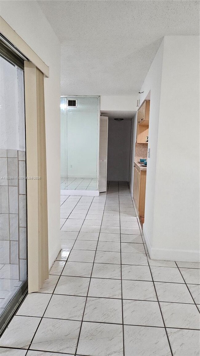 Photo - 10641 SW 108th Ave Unidad 1H