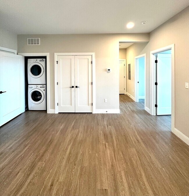 Photo - 344 Bremen St