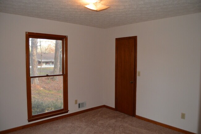 Photo - 3/2 Ranch home Available Now!