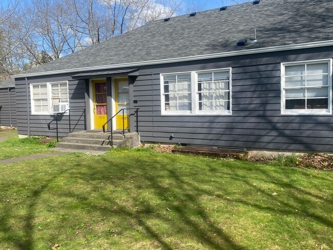 Building Photo - A great connection make all the difference! Unit 1087