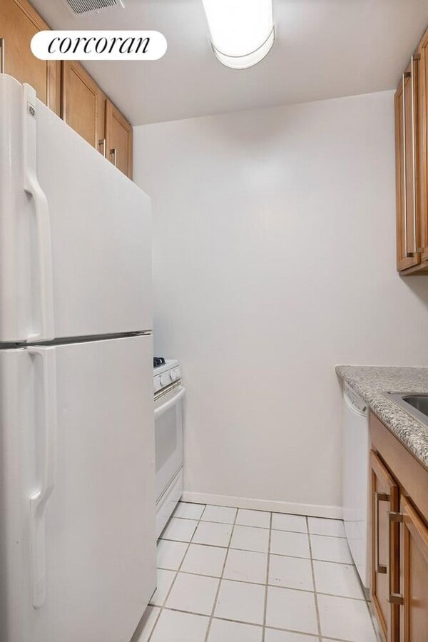 Photo - 350 W 50th St