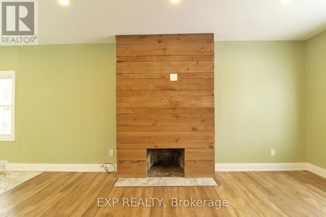 Photo - 1243 Langmuir Ave Unité Main