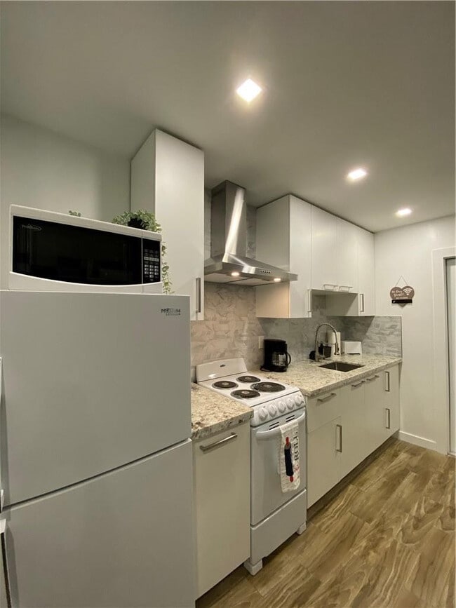 Photo - 902 NE 38th St Unit 2