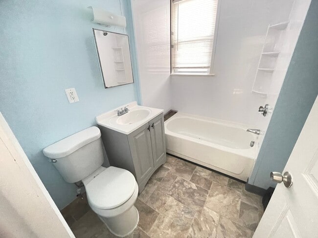 Building Photo - 99 Beach St