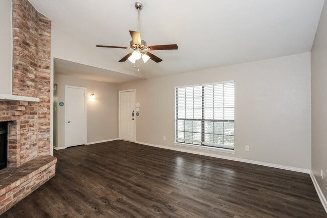 Photo - 456 Matterhorn St