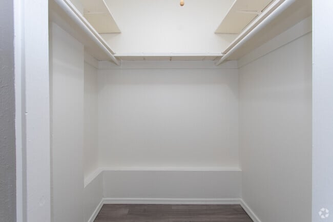 Studio, 1BA - 300SF