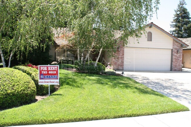 Building Photo - Beautiful, spacious home on a corner lot