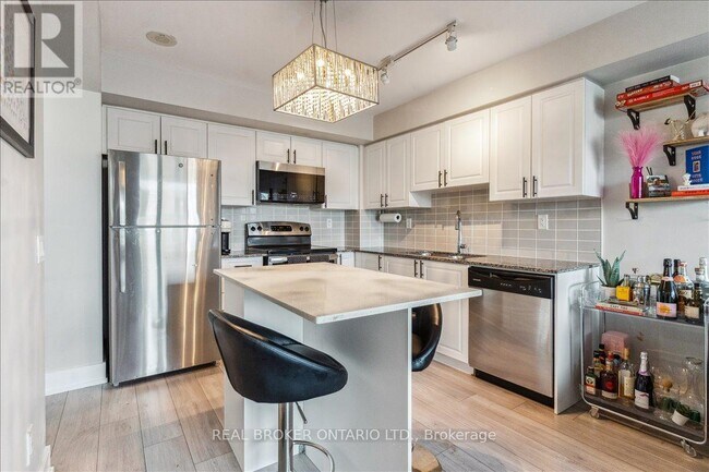 Photo - 1215 Bayly St Unit 401