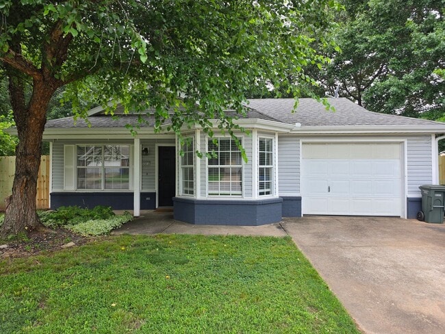 Building Photo - 3 Bedroom 2 Bath home in convenient location!