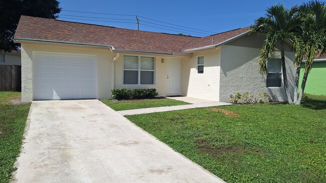 Building Photo - 135 Village Cir