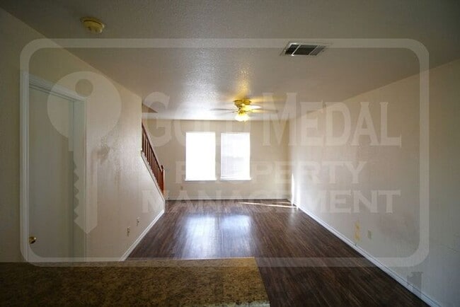 Photo - 5805 Redstone Dr