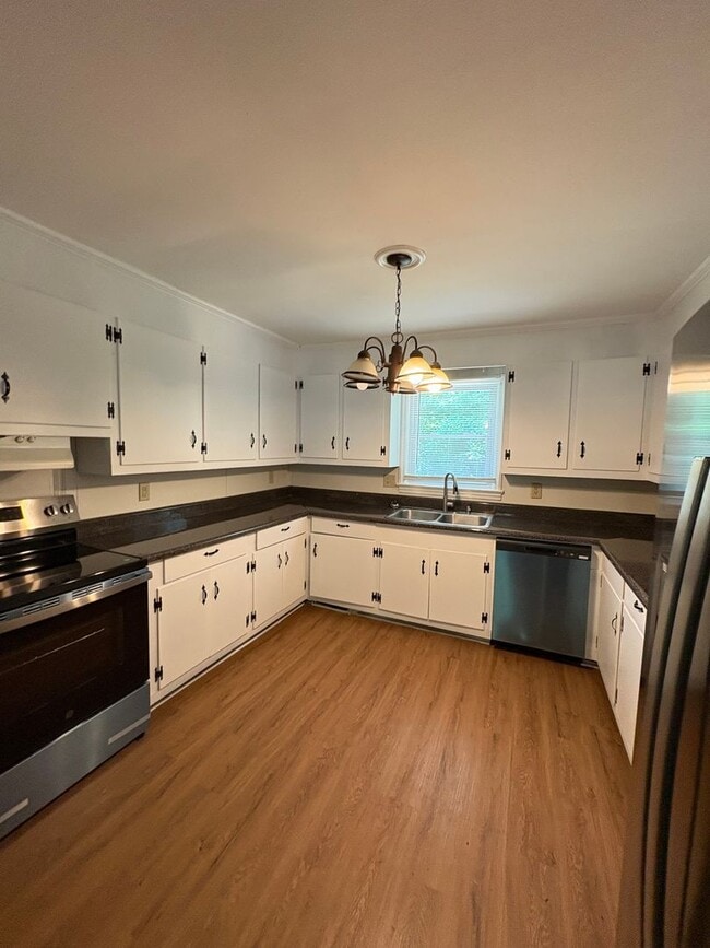Photo - Great Location in Greenville 3 Bedroom 1.5 Bath  Minutes from Augusta Road and Downtown!!
