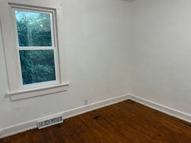 Building Photo - 708 E Stanford Ave Rental