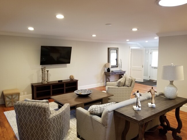 Photo - 138 Elm St Townhome