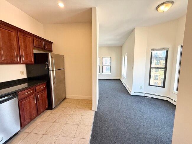 Building Photo - 590 Columbus Ave Rental
