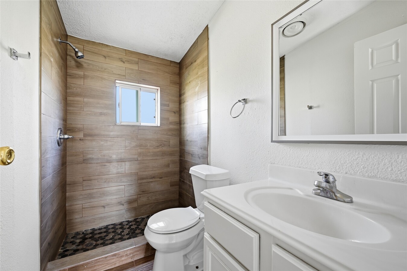 Photo - 39512 Donigan Rd