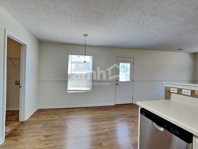 Photo - 2840 Meadow Gln