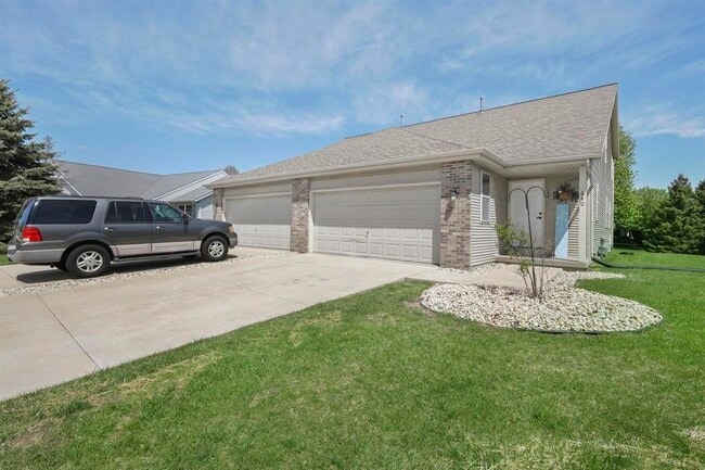 Building Photo - 640 Tower Dr