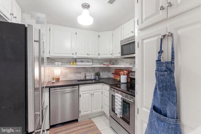 Photo - 1331 Vermont Ave NW Unit B