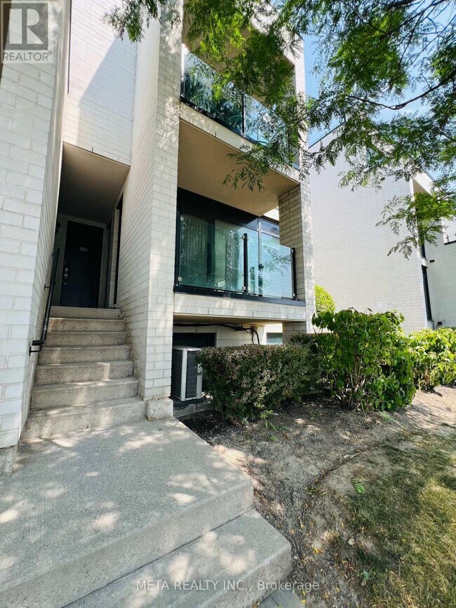 Photo - 138 Widdicombe Hill Blvd