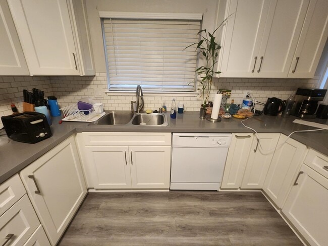 Photo - 20077 Redwood Rd