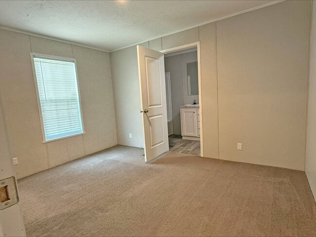 Photo - 604 W 9th St