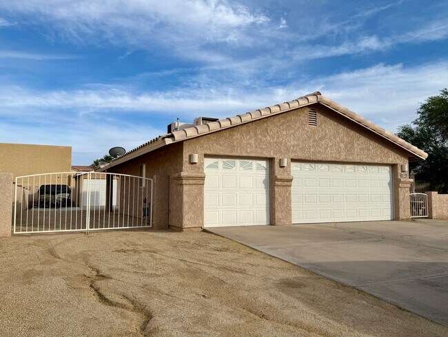 81 Acoma Blvd S