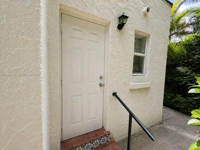 Building Photo - 1222 Pizarro St Unit 2