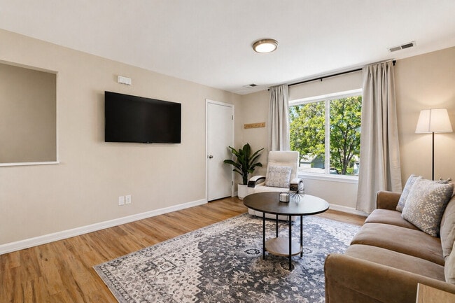 Building Photo - 18443 Sharon Ln Unit SI ID1032345P