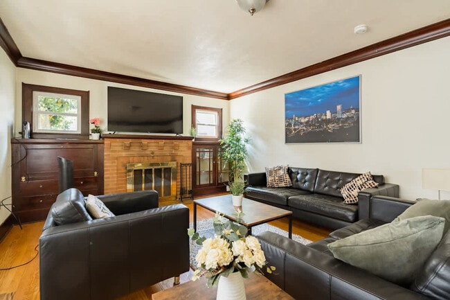 Building Photo - 5115 SE Lafayette St Unit ID1309858P Rental