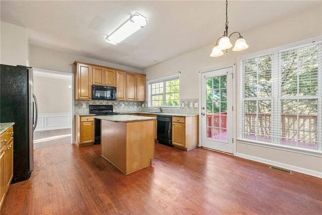 Photo - 748 Prada Ct NE