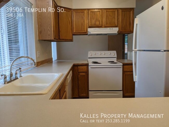 Photo - Hart's Lake Area Beautiful 3 Bedroom 2.5 B...