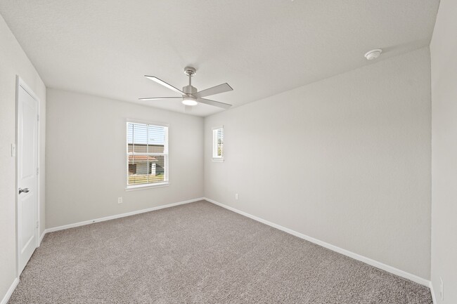 Photo - 839 Red Oakland Dr