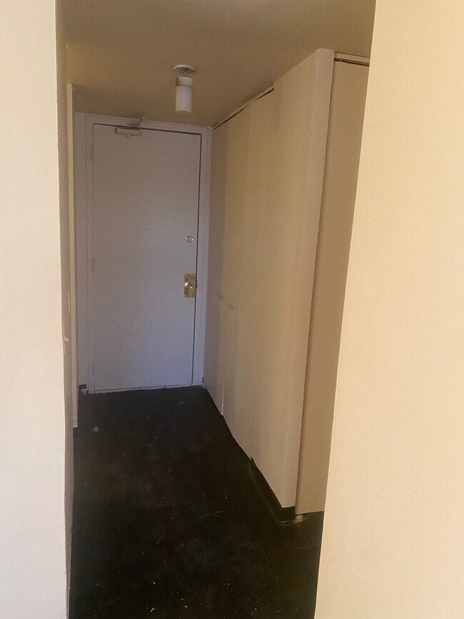 Photo - Lakeside Tower Apartments