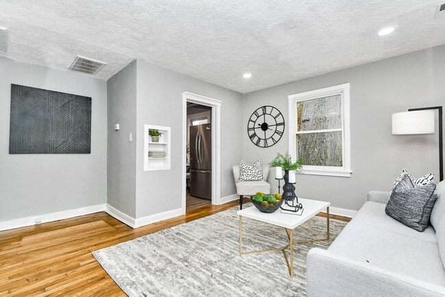 Photo - 624 Effingham Dr