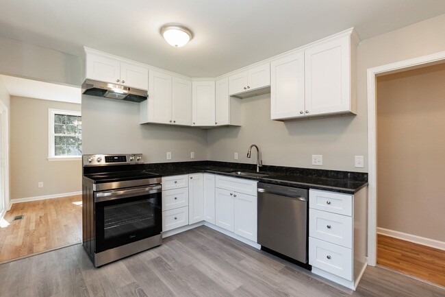 Building Photo - Updated Three Bedroom Home!