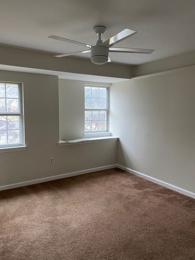 Photo - Great ‘Seven Oaks’ Condo