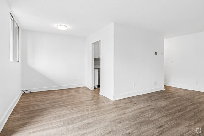 2BR, 1BA - 898SF - Living Room