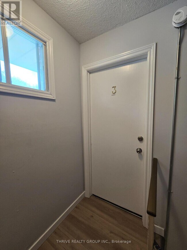 Photo - 184 Simcoe St Unit 3