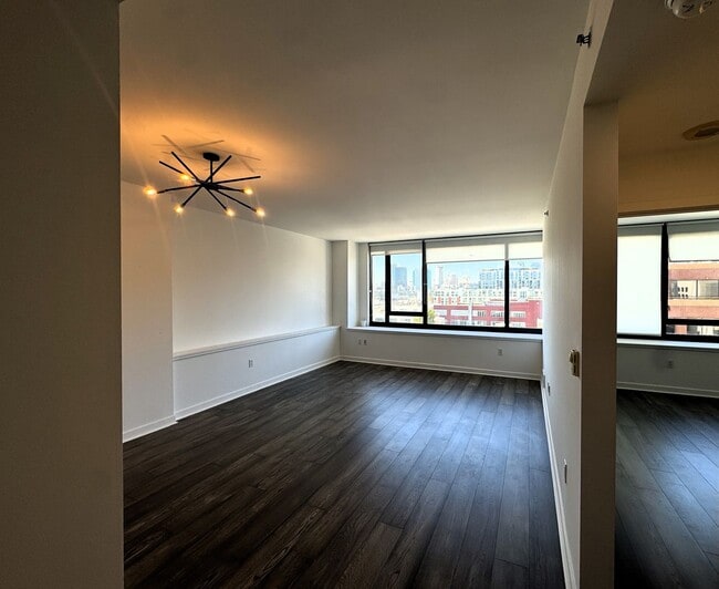 Photo - 260 King St Apartment