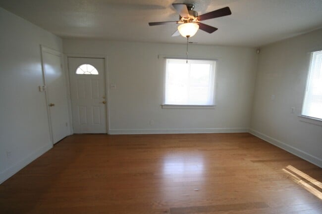 Photo - Lakewood Apartment / Central AC / Washer & Dryer / Walk to Duke West Unit 2006A