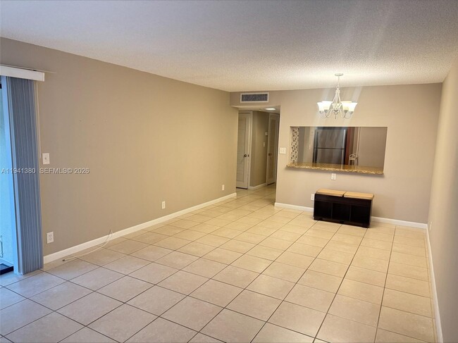 Photo - 2316 S Cypress Bend Dr Unidad 102