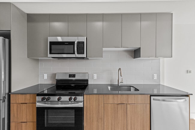 1110 Lawson Av