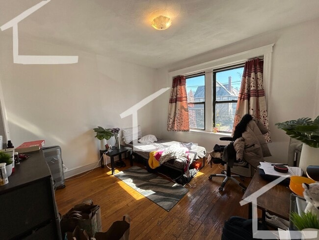 Photo - Great 4 Bed Available 8/1/26