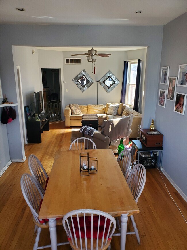 Photo - 2535 N Hamlin Ave Unit 2