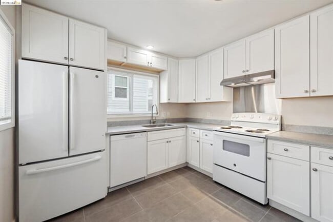 Photo - 2222 Haste St